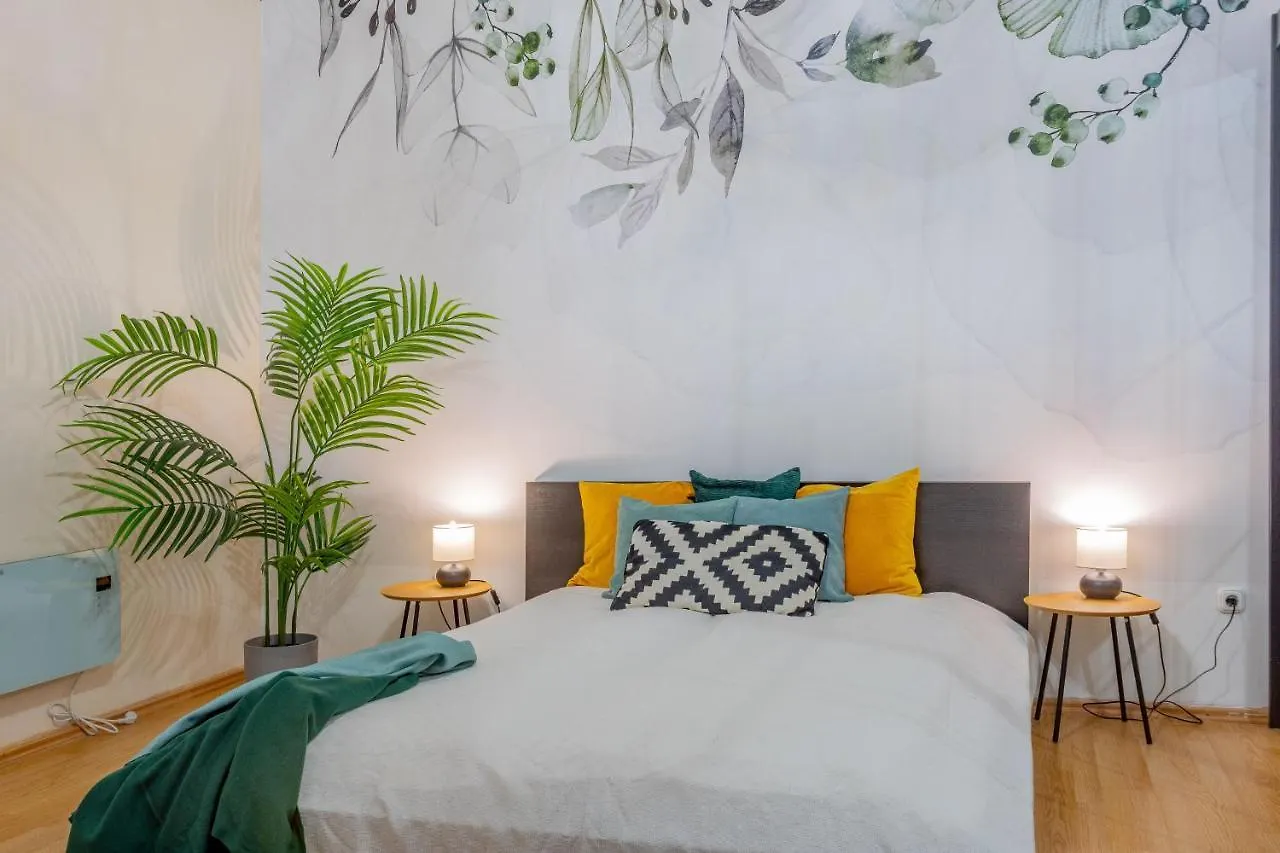 Luxurious Cozy 1Br Apt - 2Min Walk To Gozsduyard! Apartamento Budapeste