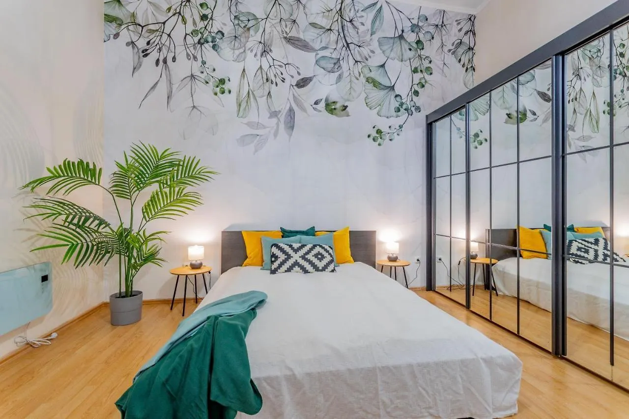 Luxurious Cozy 1Br Apt - 2Min Walk To Gozsduyard! Apartamento Budapeste