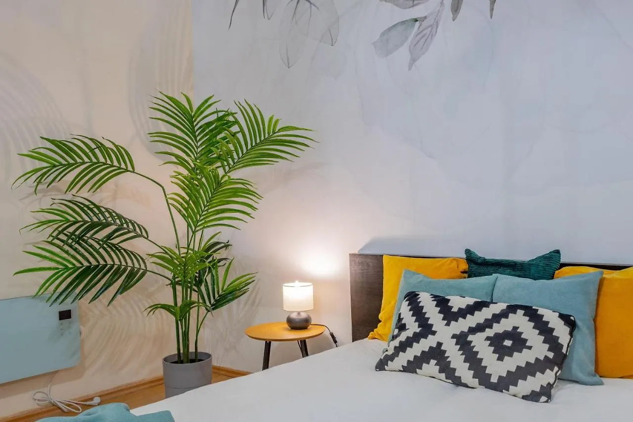 Luxurious Cozy 1Br Apt - 2Min Walk To Gozsduyard! Apartamento Budapeste 0*,  Hungria