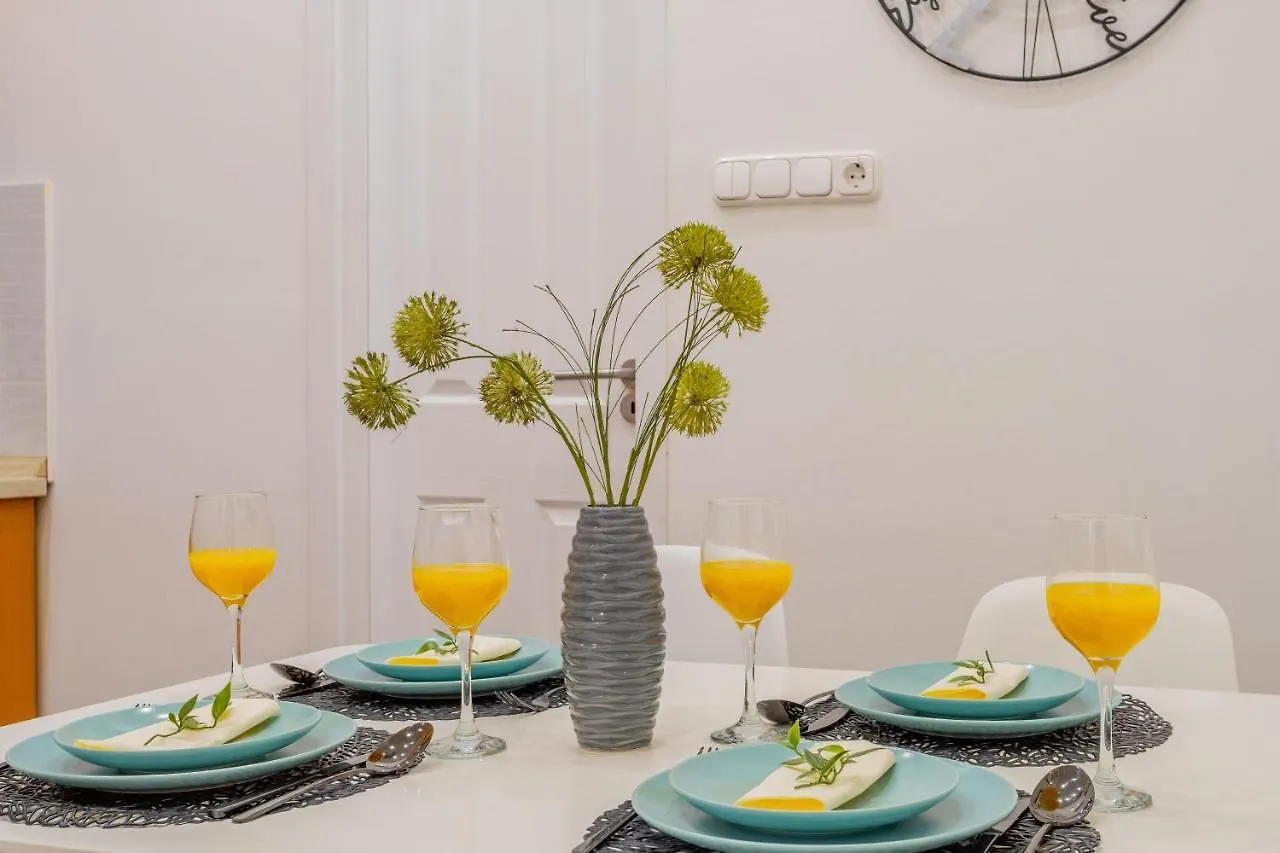 Luxurious Cozy 1Br Apt - 2Min Walk To Gozsduyard! Apartamento Budapeste