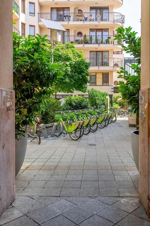 Luxurious Cozy 1Br Apt - 2Min Walk To Gozsduyard! Apartamento Budapeste