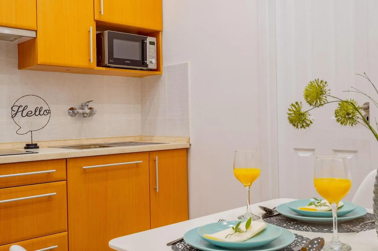 Luxurious Cozy 1Br Apt - 2Min Walk To Gozsduyard! Apartamento Budapeste