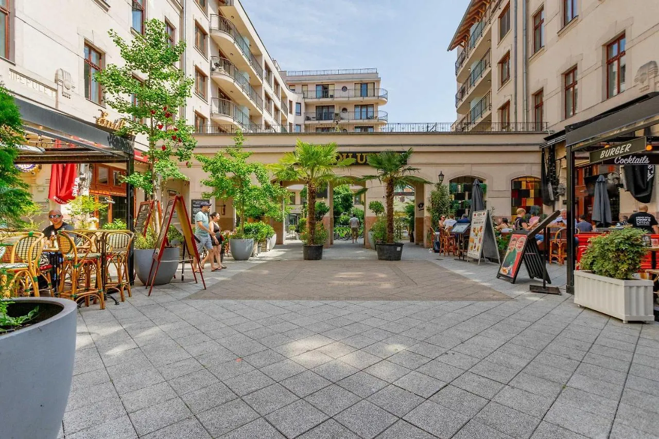 Luxurious Cozy 1Br Apt - 2Min Walk To Gozsduyard! Apartamento Budapeste