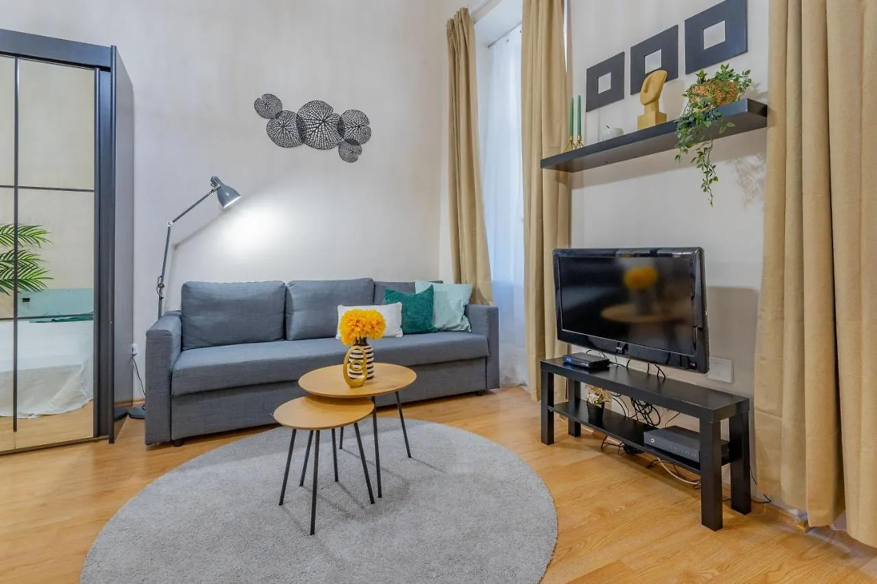 Apartment Ferienwohnung Luxurious Cozy 1Br Apt - 2Min Walk To Gozsduyard! Budapest Ungarn